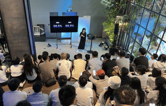 从健康监测到生命守护：Apple Watch科技创新与人文关怀交织的十年(图1)